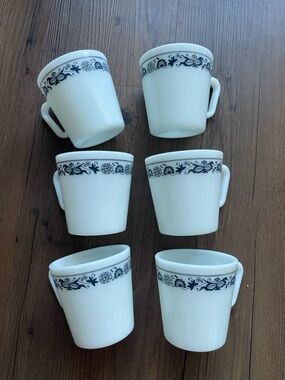 Pyrex milk glass - old town blue